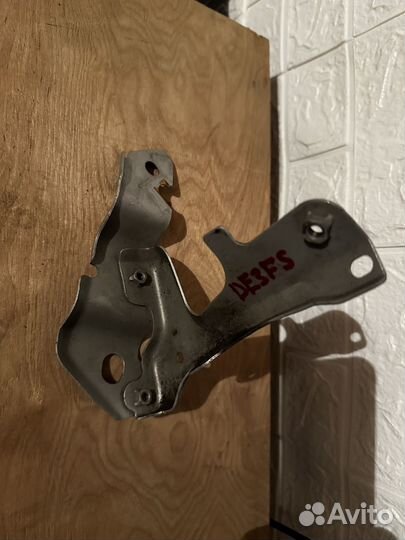 Кронштейн крыла левый Mazda Demio DE3FS Mazda 2