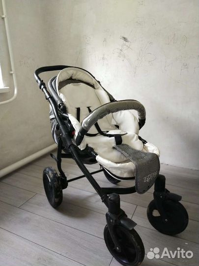 Коляска 3 в 1 Zippy tutis