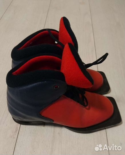 Лыжные ботинки детские новые