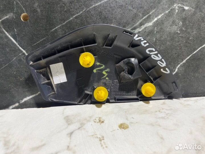 Крышка зеркала левая Kia Ceed JD G4FG 2018