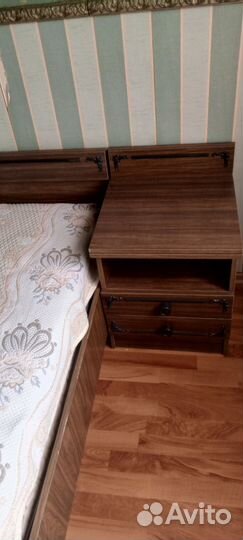 Кровать двухспальная с матрасом и тумбочками