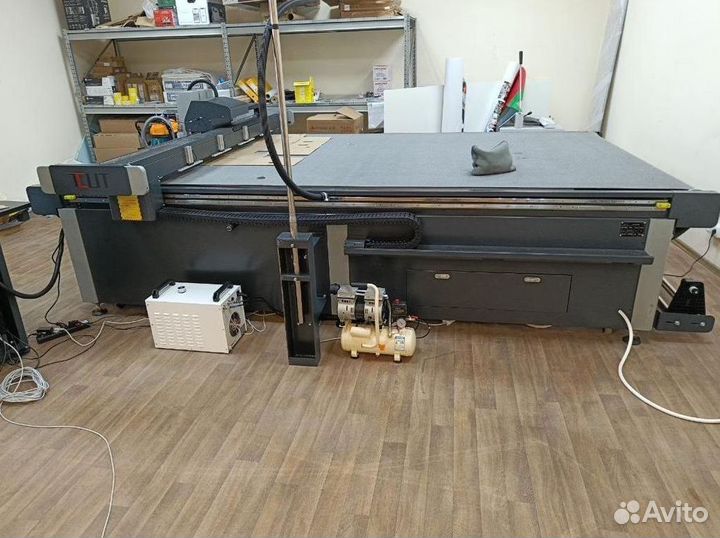 Планшетный режущий плоттер T-CUT DC 1612