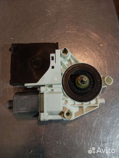 Мотор стеклоподъемника передний VW Jetta 5