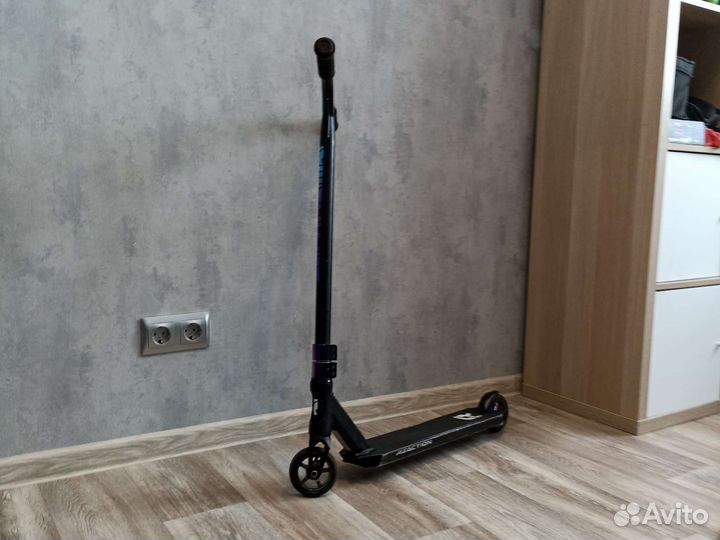 Трюковой самокат reaction