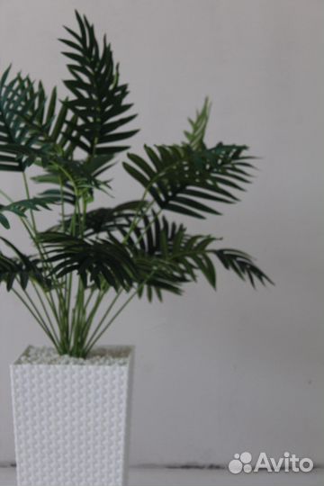 Искусственные цветы в горшках