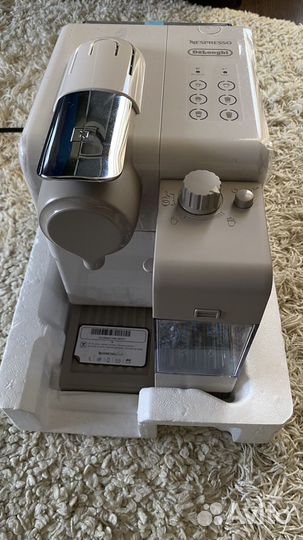 Кофемашина капсульная DeLonghi EN560 S