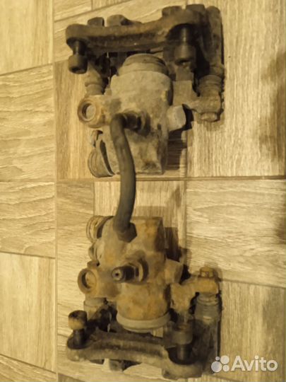 Задний левый тормозной суппорт от Audi 100, 200 C3