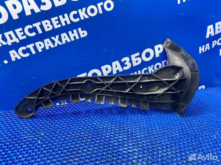 Крепление заднего бампера Audi A6C5 седан 2000