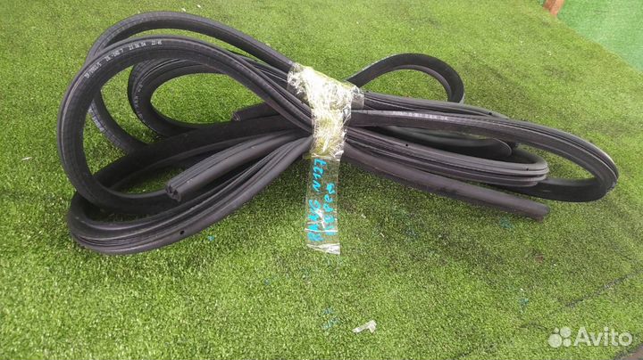 Уплотнение двери пара переднее Land Rover Range