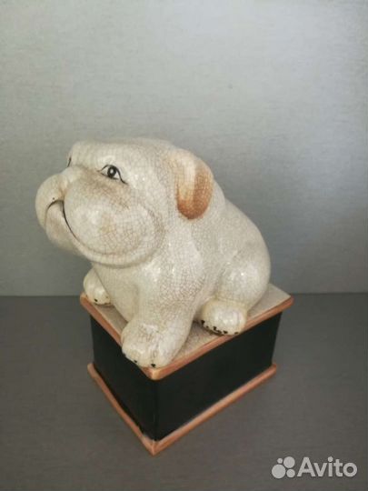 Фарфоровые статуэтки собаки