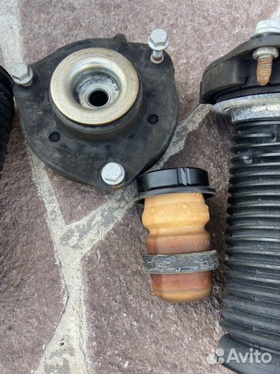 Опора переднего амортизатора VW Passat B6, B7