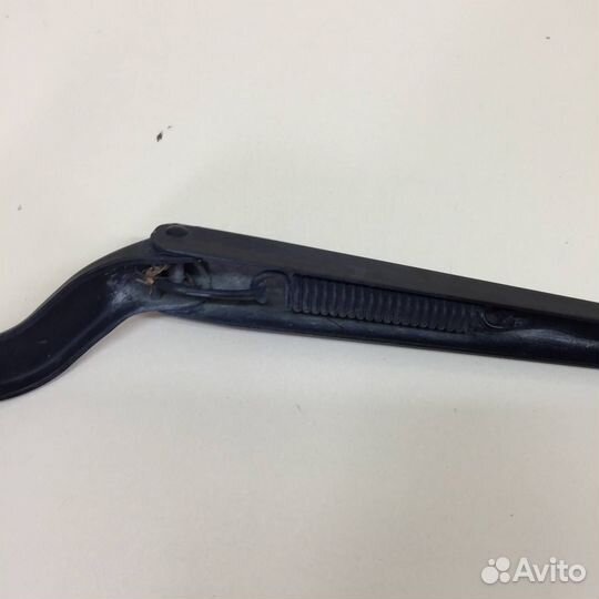 Поводок стеклоочистителя передний правый Ford Fies