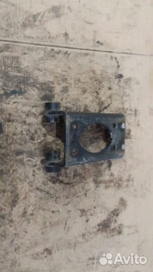 Кронштейн подшипника левый Man Tgm