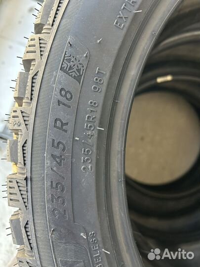 Michelin X-Ice North 4 235/45 R18 98T