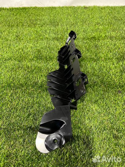 Кронштейн (крепление) Ford Escape 4 CX482 2021