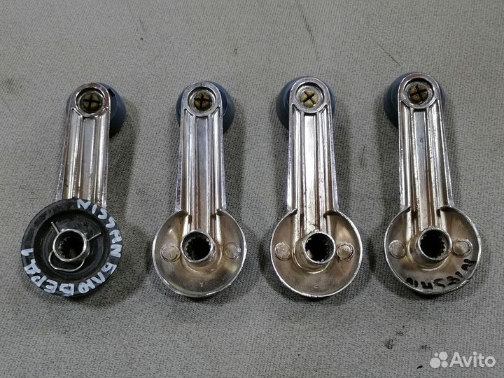 Ручка стеклоподъемника Nissan Bluebird CD20 1987