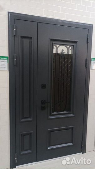 Дверь входная металлическая со стеклом