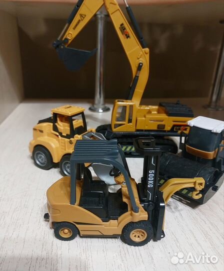 Экскаватор игрушка строительная техника