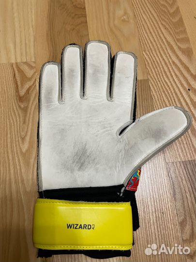 Вратарские перчатки