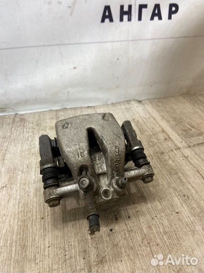 Суппорт задний правый Toyota Avensis T25 2AZ-FSE