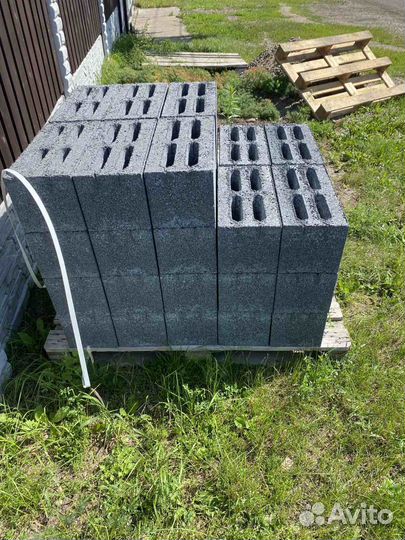 Новый стеновой полнотелый шлакоблок