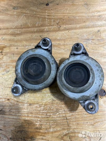 Подушка двигателя Mercedes-Benz C-Class W204