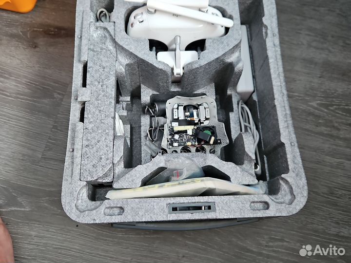 Квадрокоптер dji phantom 4