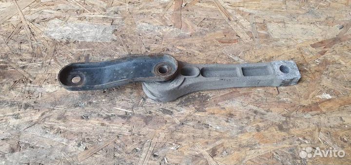 Опора двигателя задняя Volkswagen Golf V 2003-2009