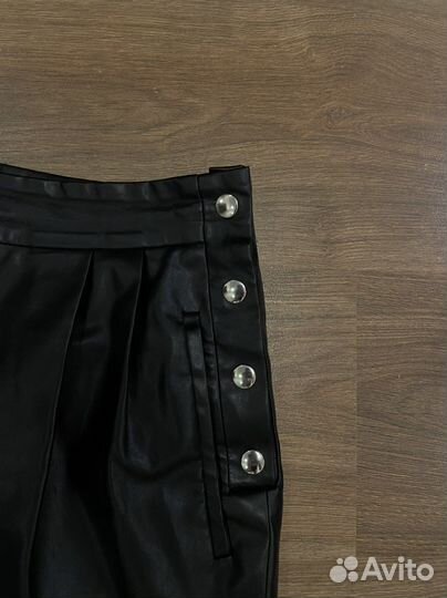 Шорты кожаные женские