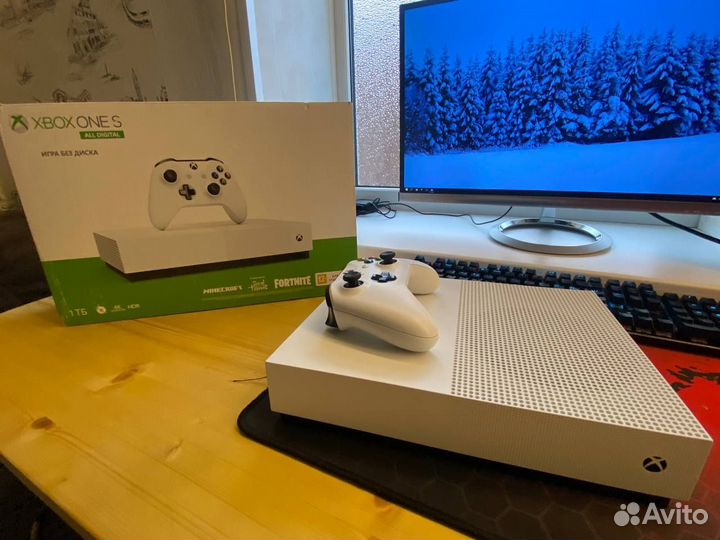 Xbox One s all digital на 1 Tb + стоющие игры