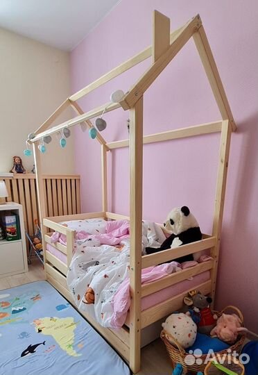 Kровать домик из дерева
