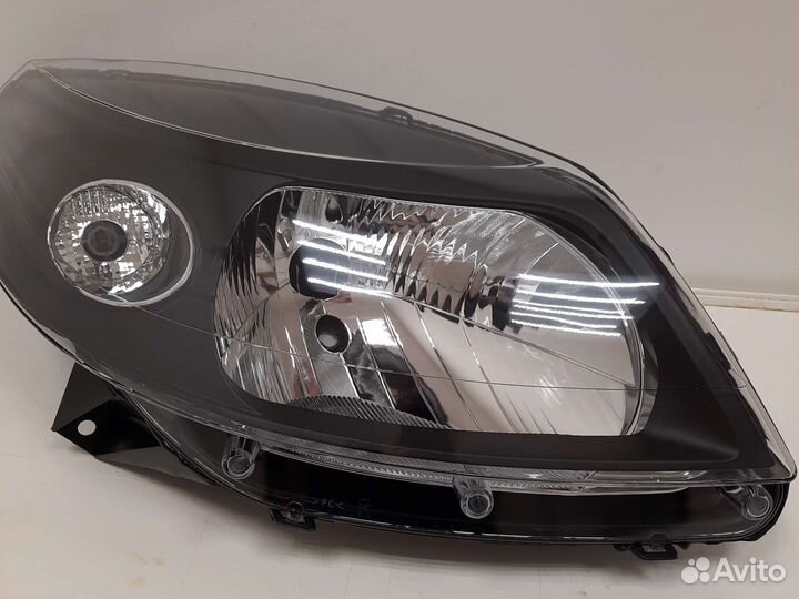 Фара правая Renault sandero