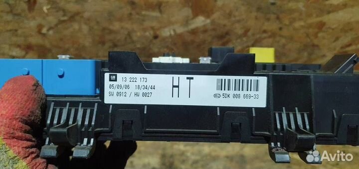 Блок предохранителей задний Opel Astra H 2004-2014