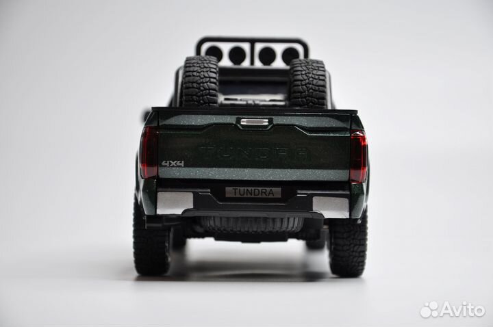 Модель автомобиля Toyota Tundra металл