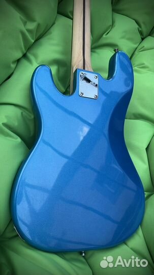 Бас гитара squier precision bass - новая