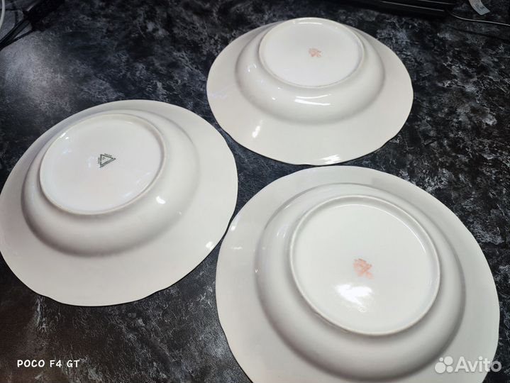 Фарфоровые тарелки 