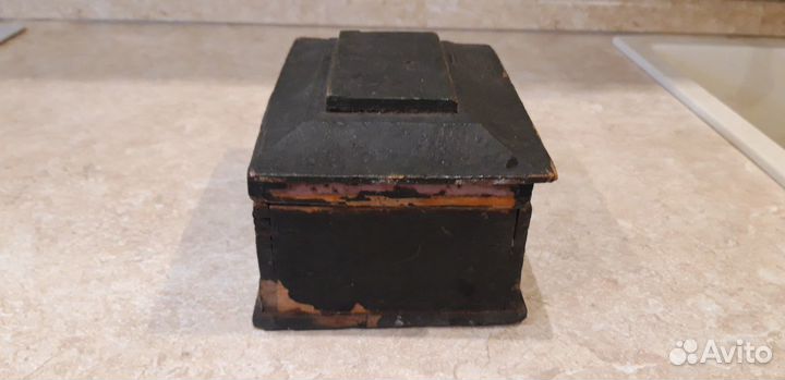 Старинная деревянная шкатулка ручной работы