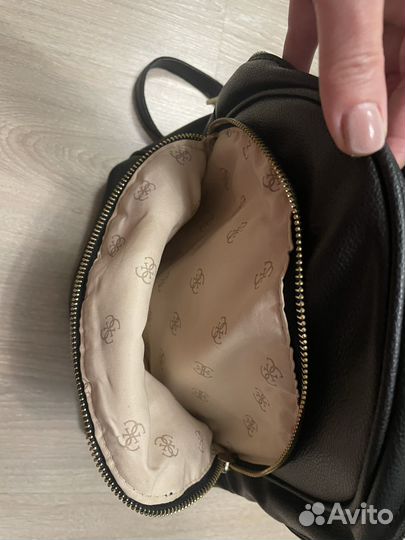 Кожанный рюкзак Guess