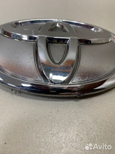 Эмблема Toyota Land Cruiser Prado 150