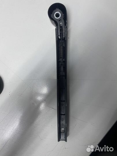 Поводок бескаркасной щётки 5F3955707