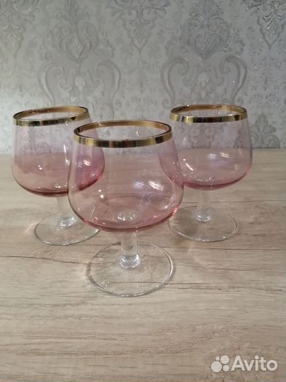 Три рюмки (фужера, бокала) из цветного стекла