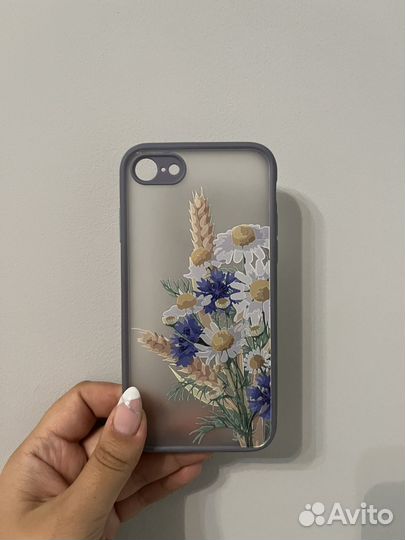 Продам 3 чехла на iPhone 8