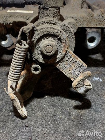 Суппорт задний правый Opel Astra J хэтчбек 1.4