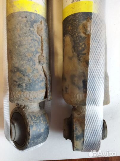 Амортизатор задний rav4 оригинальные