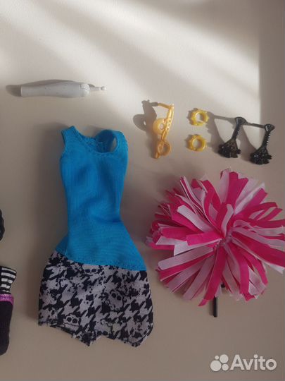 Много аксессуаров монстер хай Monster High