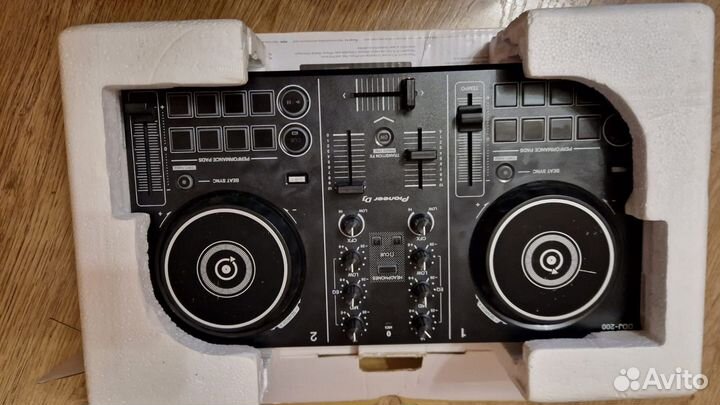 Dj контролер Pioneer DDJ-200