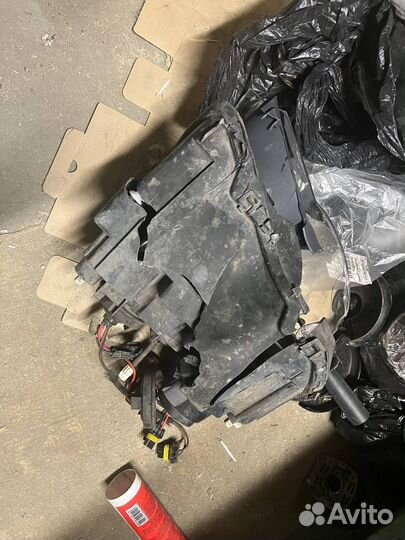 Битая фара Crysler Crossfire