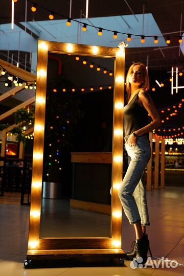 Гримерное зеркало с лампочками