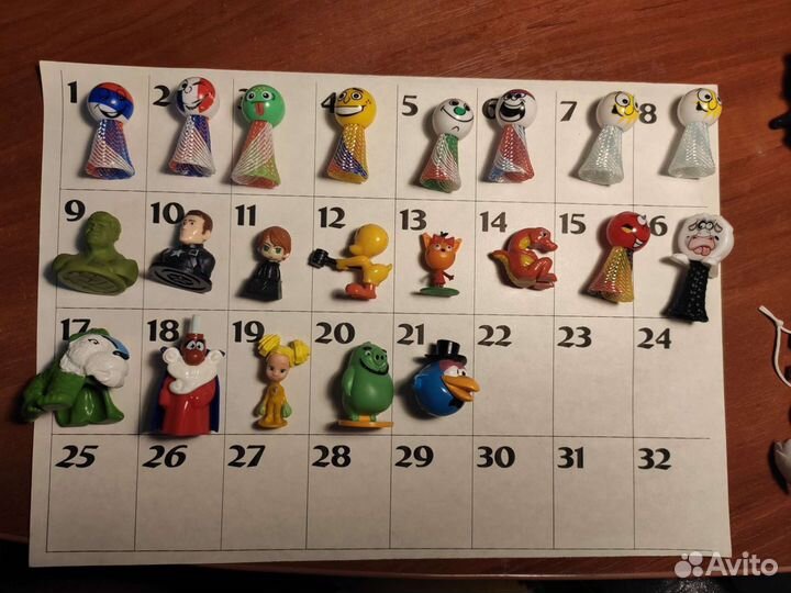 Игрушка из Киндер сюрприза