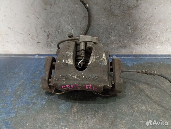 Суппорт передний правый Chrysler Crossfire